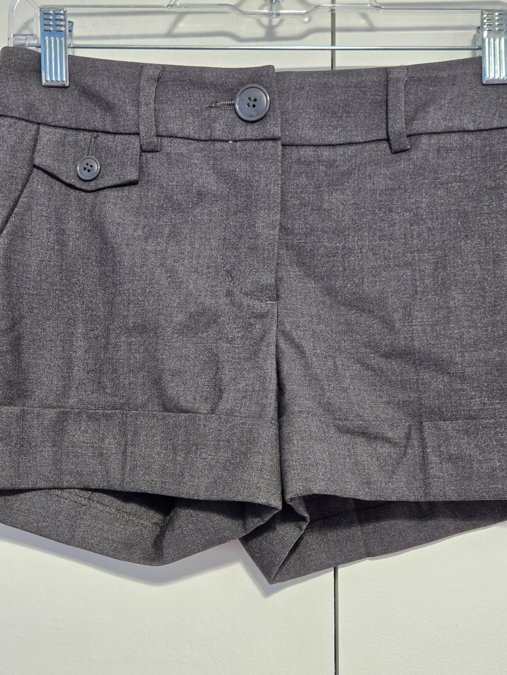 NWT H&M Gray Cuffed Dress Shorts Size 2 Career Office Tailored - Picture 2 of 6